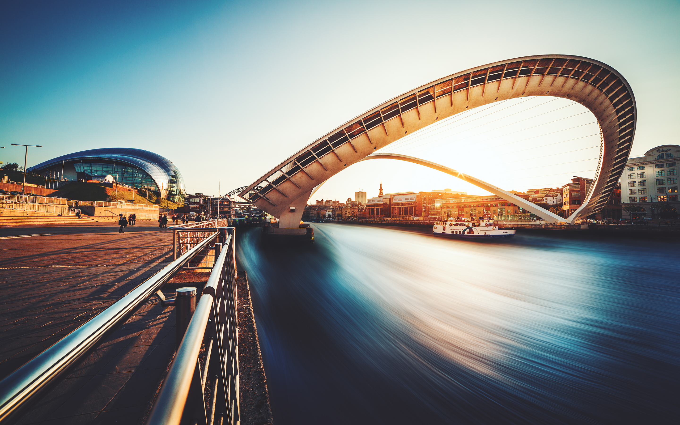 Gateshead Millennium Bridge UK3008718681